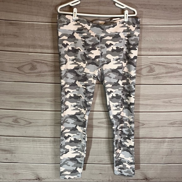 Fabletics Mid Rise Printed Opal Camo Leggings - Picture 3 of 11